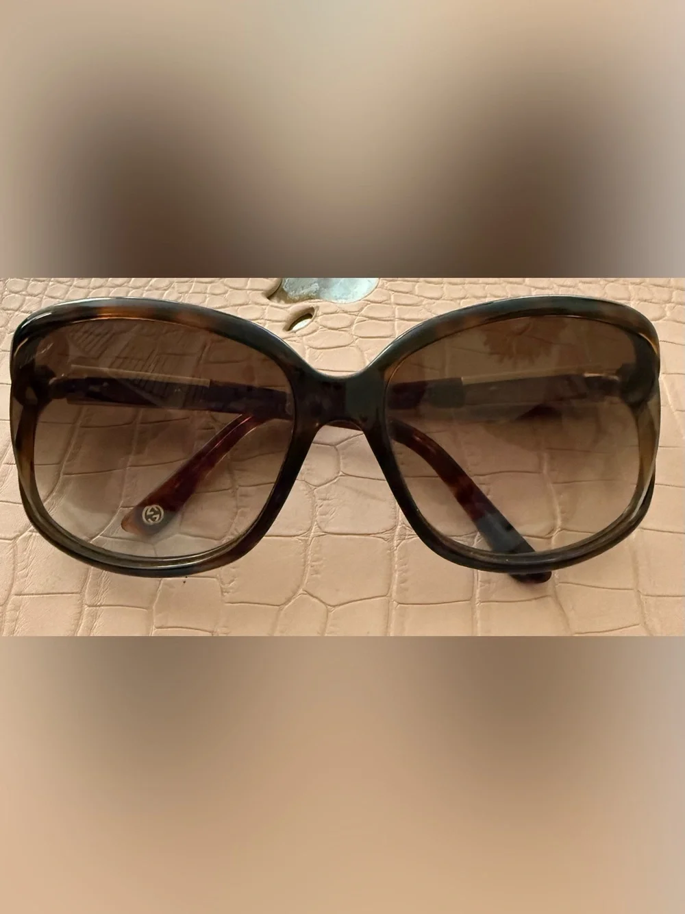 Women’s Gucci tortoise shell Gradient Sunglasses